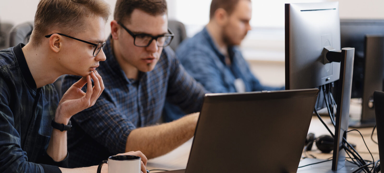 Group young business people working office web